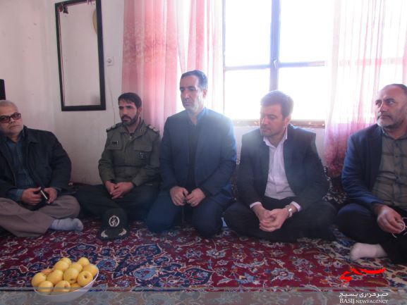 گلباران مزار شهدا/دیدار با خانواده شهدا و خانواده های محروم روستای سرسختی شهرستان شازند گلباران مزار شهدا/دیدار با خانواده شهدا و خانواده های محروم روستای سرسختی شهرستان شازند