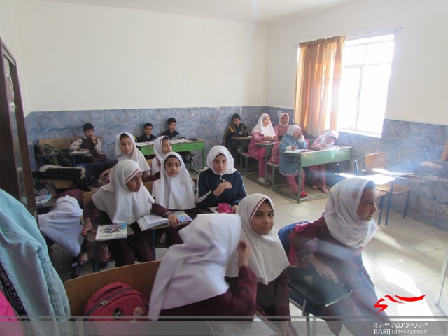 افتتاحیه مدرسه باز سازی شده در روستای موچان شهرستان شازند