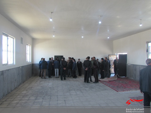گلباران قبور شهدا/افتتاح حسینیه سردار سلیمانی در روستای دستجرده شهرستان شازند