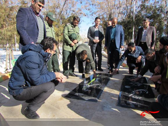 عطر افشانی و گلباران قبور شهدای گمنام و شهدای شهر هندودر