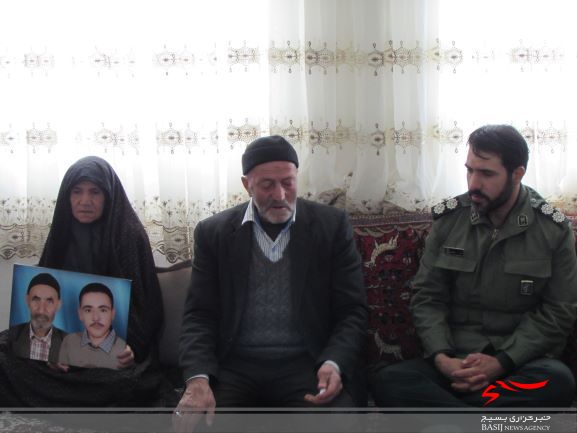گرامیداشت سالگرد پبروزی انقلاب اسلامی/گلباران قبور شهدا و دیدار با خانواده شهید و خانواده محرومین/افتتاح یک دستگاه واحد مسکونی در روستای ظهیر آباد شهرستان شازند