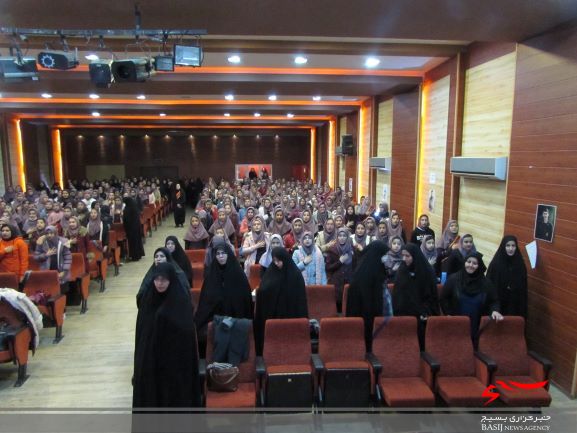 گزارش تصویری از برگزاری مراسم گرامیداشت سردار سلیمانی در مدارس شهر شازند