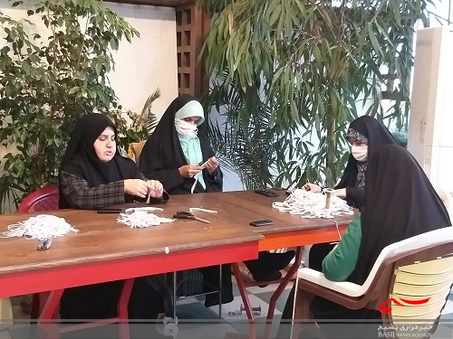 تولید انبوه ماسک و لباس یک بار مصرف بیمارستانی در رامسر / ضرورت همکاری خیرین برای تهیه سبدکالای نیازمندان