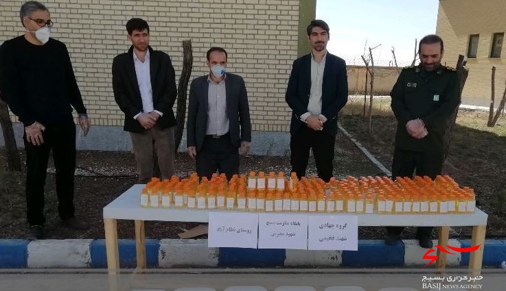 تامین 1000 بطری ضدعفونی&zwnj;کننده به همت گروه جهادی بسیجیان در روستای نظام&zwnj;آباد