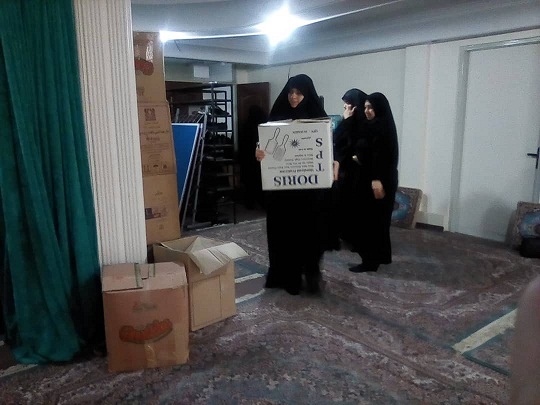 کمک های مردمی سازمان بسیج خواهران سپاه تهران بزرگ به سیل زدگان کشور