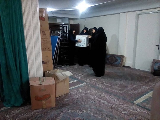 کمک های مردمی سازمان بسیج خواهران سپاه تهران بزرگ به سیل زدگان کشور