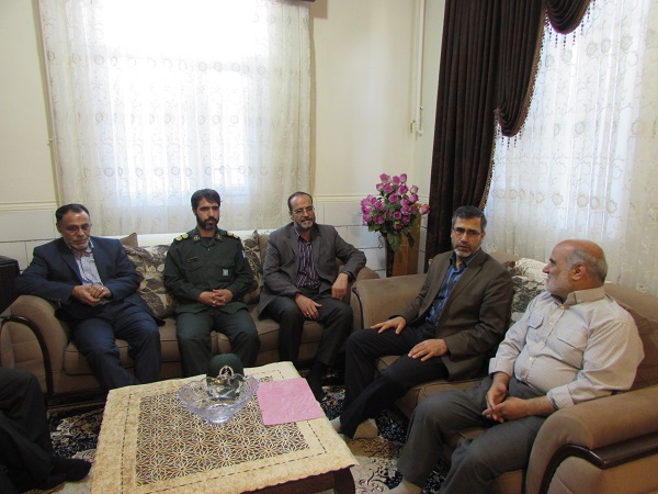 باید از تجربیات پیشکسوتان به نحو احسن استفاده شود باید از تجربیات پیشکسوتان به نحو احسن استفاده شود