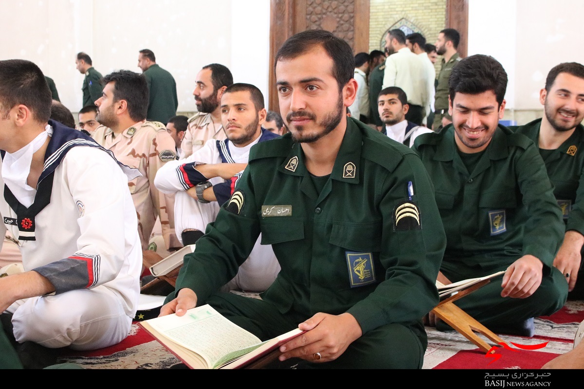 محفل انس با قرآن کریم نیروهای مسلح استان گیلان در رشت برگزار شد