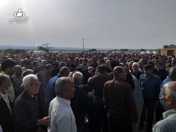 پیکر رزمنده دفاع مقدس در استان بوشهر تشییع شد پیکر رزمنده دفاع مقدس در استان بوشهر تشییع شد