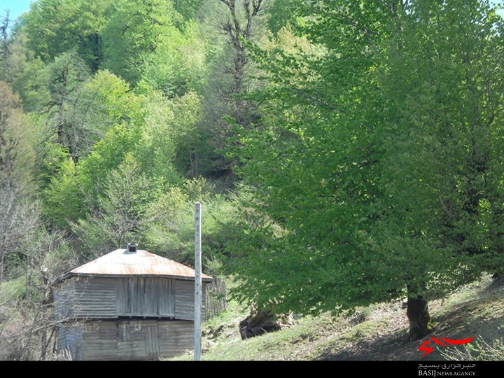 بقعه امامزاده اسحاق (ع) در طبیعتی زیبا بر بام گیلان + عکس و فیلم بقعه امامزاده اسحاق (ع) در طبیعتی زیبا بر بام گیلان + عکس و فیلم