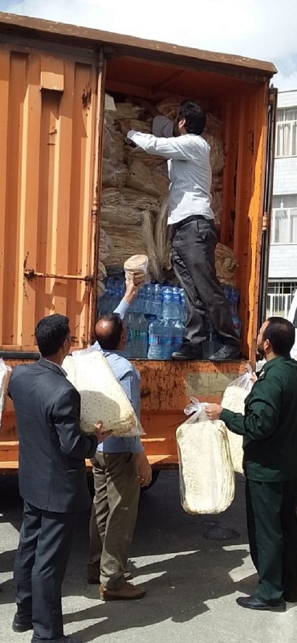 ارسال محموله کمک&zwnj;های مردمی شازند برای سیل&zwnj;زدگان لرستان و ایلام+تصاویر