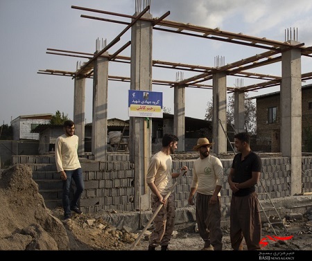 سپاه همچنان روی پای قولش به مردم سیل زده ایستاده است سپاه همچنان روی پای قولش به مردم سیل زده ایستاده است
