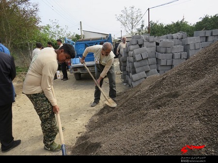 سپاه همچنان روی پای قولش به مردم سیل زده ایستاده است سپاه همچنان روی پای قولش به مردم سیل زده ایستاده است