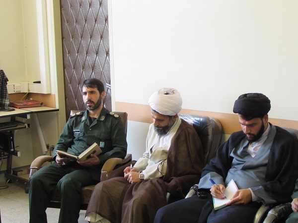علما و روحانیون شهرستان شازند با فرمانده سپاه ناحیه این شهرستان دیدار و گفت و گو کردند علما و روحانیون شهرستان شازند با فرمانده سپاه ناحیه این شهرستان دیدار و گفت و گو کردند