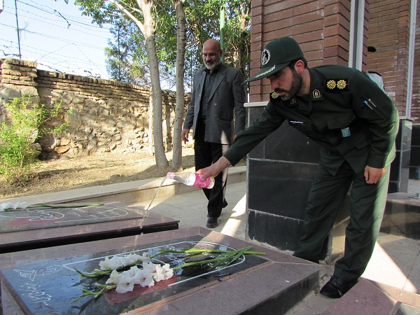 گلباران قبورمطهر شهدا در شازند