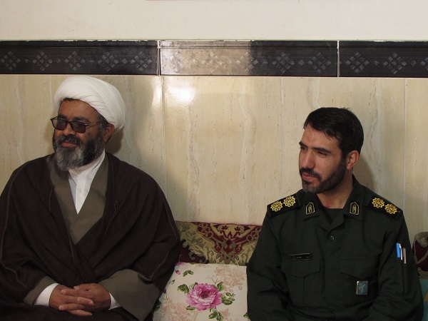 تلاش در جهت تحقق آرمان های انقلاب یک تکلیف الهی است تلاش در جهت تحقق آرمان های انقلاب یک تکلیف الهی است