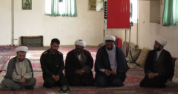تلاش در جهت تحقق آرمان های انقلاب یک تکلیف الهی است تلاش در جهت تحقق آرمان های انقلاب یک تکلیف الهی است