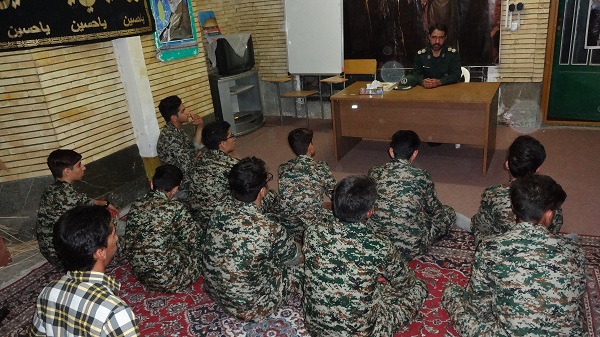 با ولایت مداری توطئه اقتصادی دشمن را نابود خواهیم کرد با ولایت مداری توطئه اقتصادی دشمن را نابود خواهیم کرد