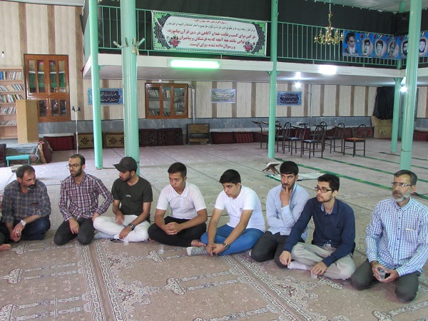 مساجد امروز به عنوان یک پایگاه فرهنگی نقش مهمی در تبیین ارزشهای اسلامی در جامعه بر عهده دارند مساجد امروز به عنوان یک پایگاه فرهنگی نقش مهمی در تبیین ارزشهای اسلامی در جامعه بر عهده دارند
