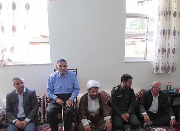 خانواده معظم شهدا چشم و چراغ این ملت هستند خانواده معظم شهدا چشم و چراغ این ملت هستند