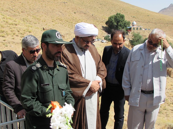 خانواده معظم شهدا چشم و چراغ این ملت هستند خانواده معظم شهدا چشم و چراغ این ملت هستند