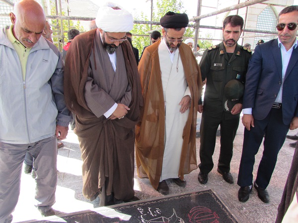 آیین تکریم و تقدیر از زحمات حجت الاسلام والمسلمین سید حبیب اله موسوی ومعارفه وخیر مقدم به حجت الاسلام و المسلمین سید احمد مهدی نژاد امام جمعه جدید  شهرستان شازند