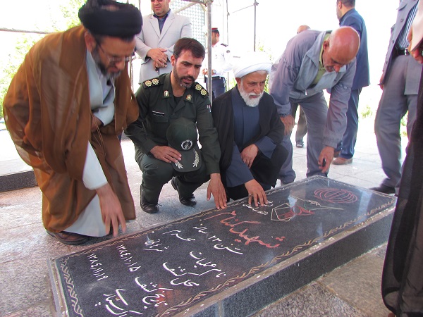 آیین تکریم و تقدیر از زحمات حجت الاسلام والمسلمین سید حبیب اله موسوی ومعارفه وخیر مقدم به حجت الاسلام و المسلمین سید احمد مهدی نژاد امام جمعه جدید  شهرستان شازند