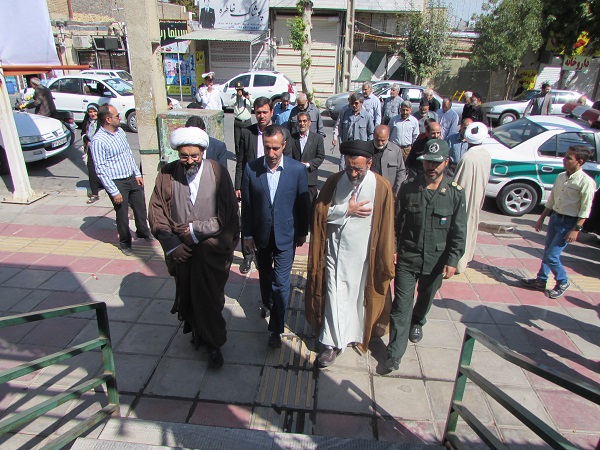 آیین تکریم و تقدیر از زحمات حجت الاسلام والمسلمین سید حبیب اله موسوی ومعارفه وخیر مقدم به حجت الاسلام و المسلمین سید احمد مهدی نژاد امام جمعه جدید  شهرستان شازند
