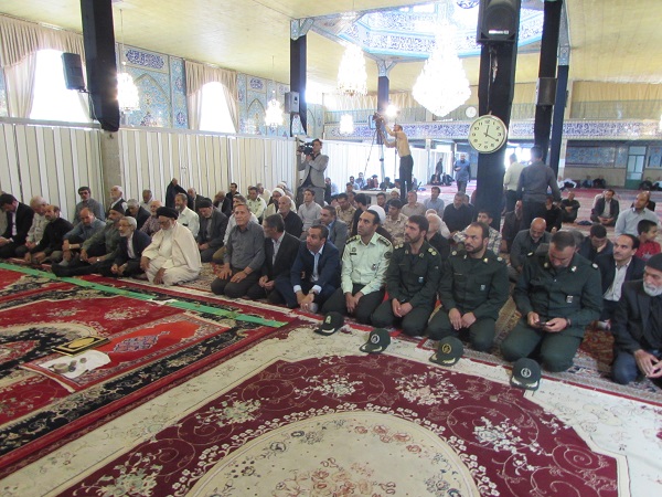 آیین تکریم و تقدیر از زحمات حجت الاسلام والمسلمین سید حبیب اله موسوی ومعارفه وخیر مقدم به حجت الاسلام و المسلمین سید احمد مهدی نژاد امام جمعه جدید  شهرستان شازند