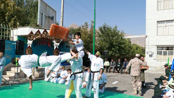 مراسم صبحگاه مشترک نیرو های مسلح شهرستان شازند به مناسبت آغاز هفته دفاع مقدس برگزار شد