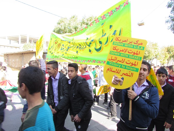 مراسم پرشور ۱۳ آبان در شهرستان شازند برگزار شد