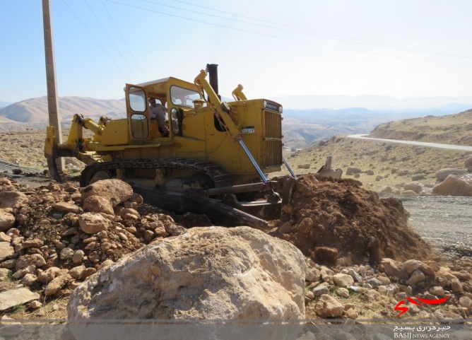 احداث راه روستایی در ارتفاعات شهر ازگله بههمت گردان مهندسی تیپ انصارالحسین(ع) احداث راه روستایی در ارتفاعات شهر ازگله بههمت گردان مهندسی تیپ انصارالحسین(ع)