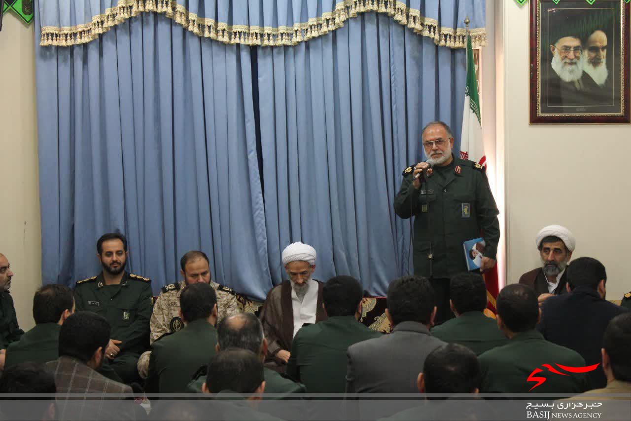 سپاه پاسداران در چله دوم انقلاب پیگیر هشت فرمان رهبر معظم انقلاب است سپاه پاسداران در چله دوم انقلاب پیگیر هشت فرمان رهبر معظم انقلاب است