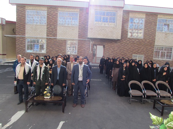 زنگ پدافند غیر عامل به مناسبت آغاز هفته ی نکوداشت پدافند غیر عامل در دبیرستان دخترانه نمونه نرگس شهرستان شازند نواخته شد