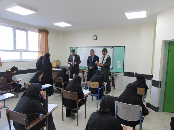 زنگ پدافند غیر عامل به مناسبت آغاز هفته ی نکوداشت پدافند غیر عامل در دبیرستان دخترانه نمونه نرگس شهرستان شازند نواخته شد