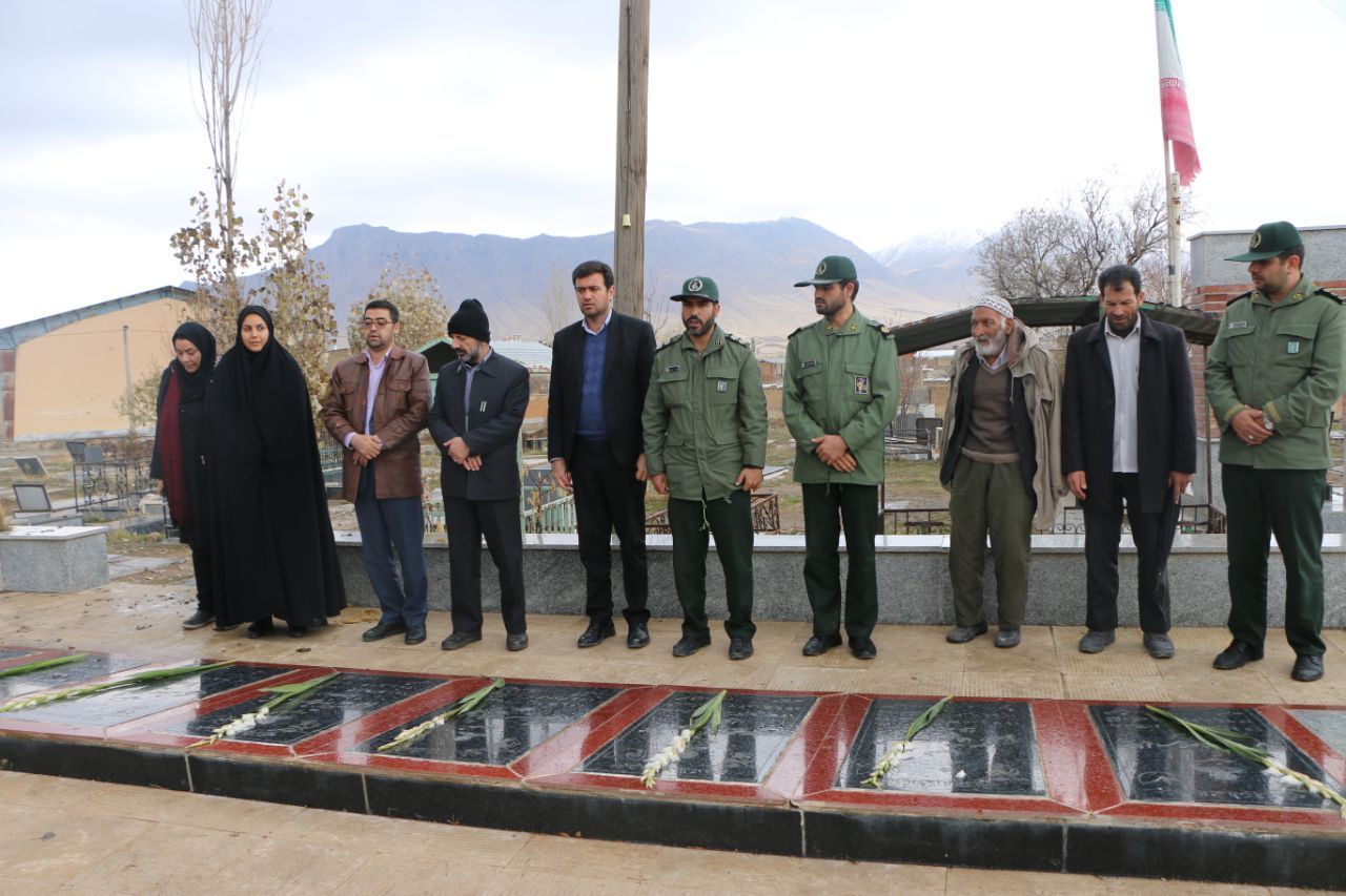 گلباران مزار شهداي روستاي نهرميان، مرواريددره و الرج گلباران مزار شهداي روستاي نهرميان، مرواريددره و الرج