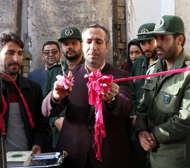 افتتاح منزل سیل زدگان افتتاح خانه محروم توسط فرمانده سپاه شهرستان شازند افتتاح منزل سیل زدگان افتتاح خانه محروم توسط فرمانده سپاه شهرستان شازند