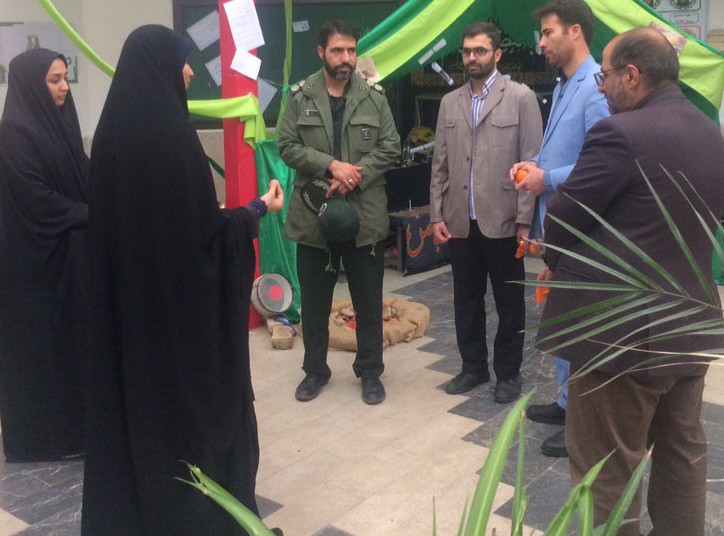 بازديد فرمانده سپاه شازند أز نمايشگاه 