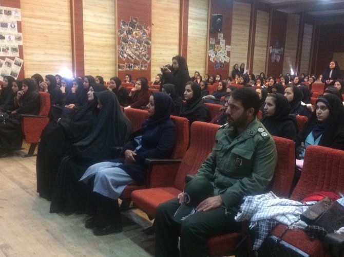 برگزاری یادواره شهدا توسط دانش آموزان بسیجی دبیرستان دخترانه نطامی عروضی