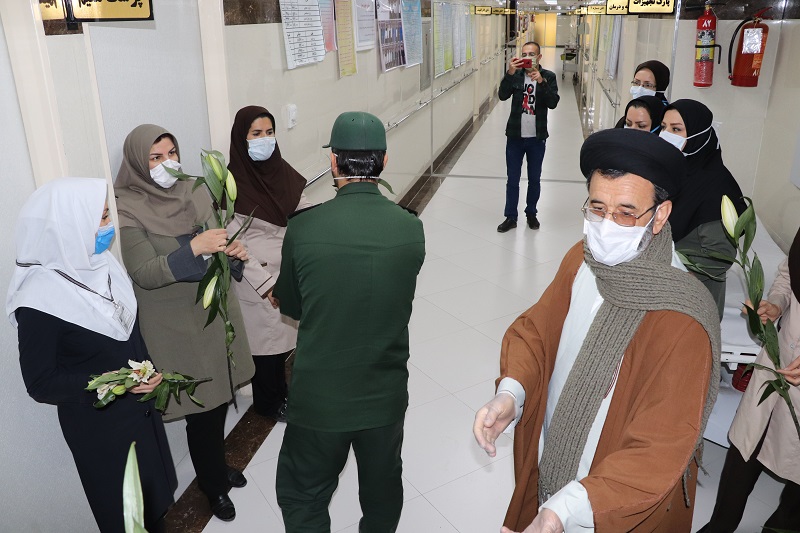 دیدار امام جمعه و فرمانده سپاه  شازند با کادر بیمارستان امام خمینی (ره) و مدافعان سلامت در خط مقدم مبارزه با ویروس منحوس کرونا