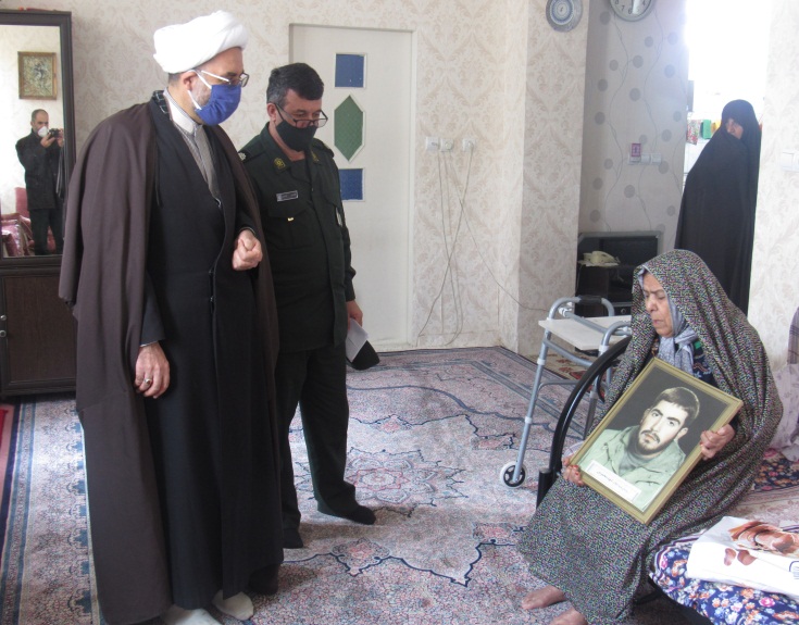 دیدار مسئول دفتر نمایندگی ولی فقیه در تیپ 36 انصارالمهدی(عج) با خانواده 3شهید زنجانی دیدار مسئول دفتر نمایندگی ولی فقیه در تیپ 36 انصارالمهدی(عج) با خانواده 3شهید زنجانی