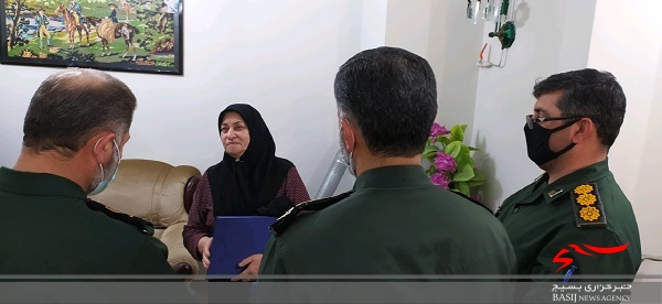 دیدار فرمانده سپاه کربلا با خانواده شهدا در نوشهر