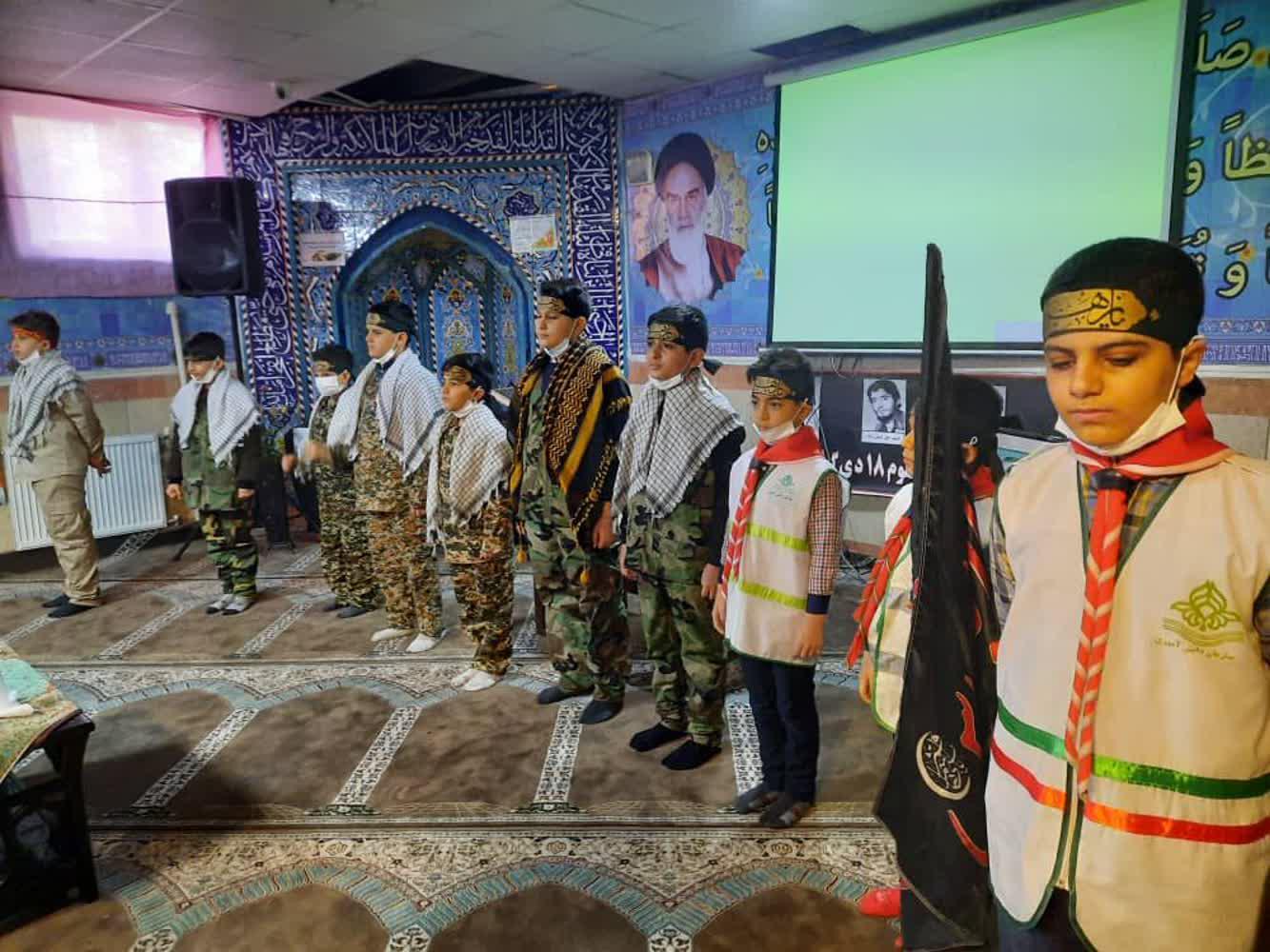 بزرگداشت شهادت شهدای۱۸ دی شهرری توسط بسیج دانش آموزی سپاه ری بزرگداشت شهادت شهدای۱۸ دی شهرری توسط بسیج دانش آموزی سپاه ری