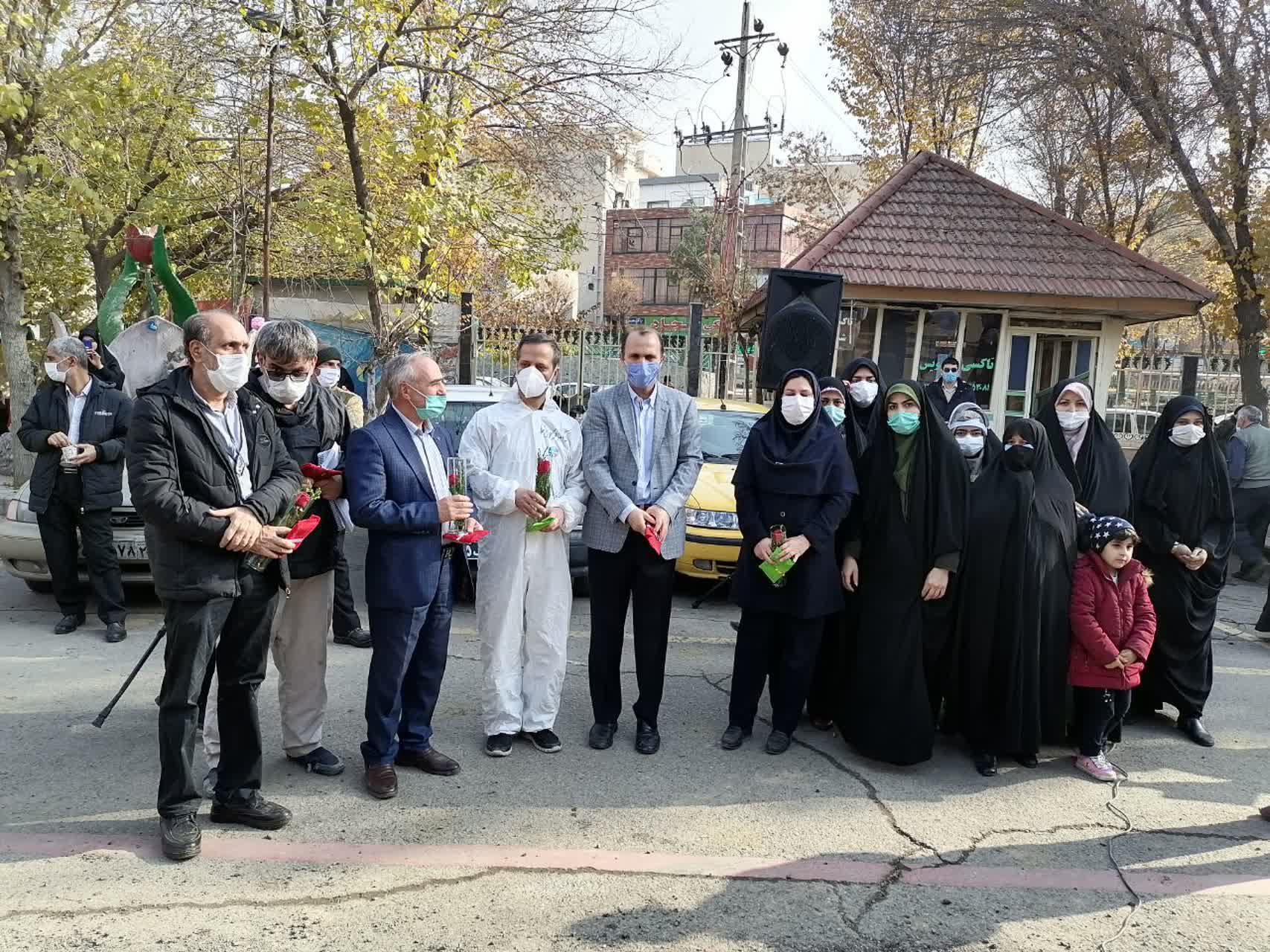 تجلیل خواهران بسیجی حوزه 370 شفاعت سپاه ناحیه ری  از مدافعان سلامت در بیمارستان فیروزآبادی