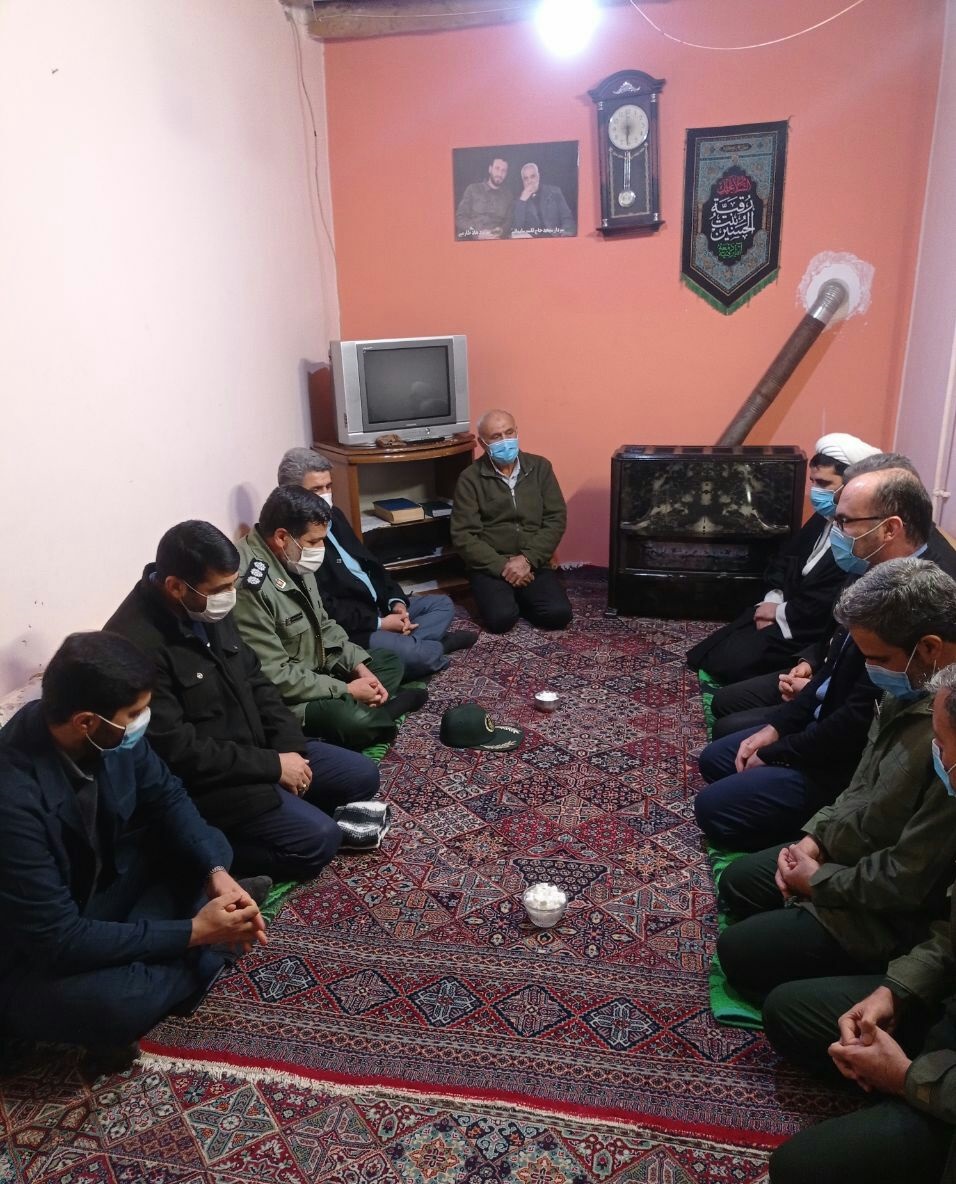 دیدار مسئولان شهرستان ابهر با پدر شهیدان «طارمی» دیدار مسئولان شهرستان ابهر با پدر شهیدان «طارمی»