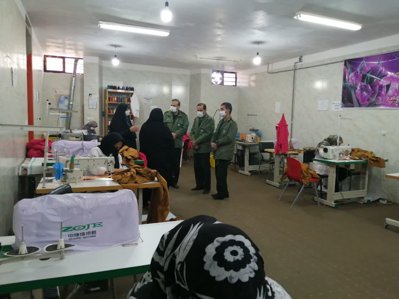 بازدید فرمانده سپاه شاهرود از کارگاه تولیدی خواهران بسیجی در روستای میقان بازدید فرمانده سپاه شاهرود از کارگاه تولیدی خواهران بسیجی در روستای میقان