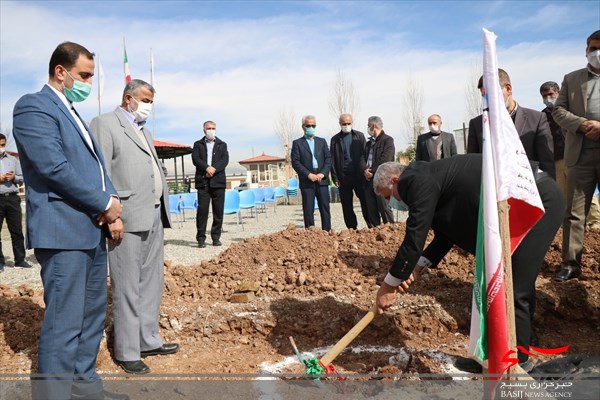 کلنگزنی یادمان شهدای گمنام دانشگاه آزاد اسلامی هشتگرد کلنگزنی یادمان شهدای گمنام دانشگاه آزاد اسلامی هشتگرد