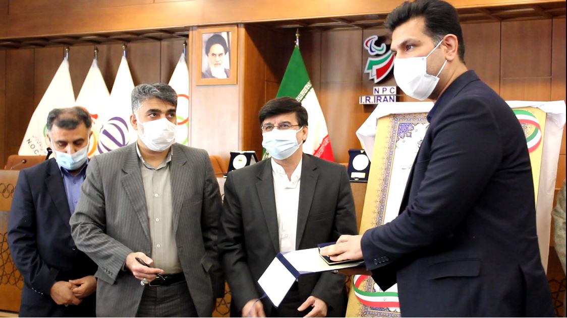 آیین رونمایی از سند راهبردی تربیت بدنی و ورزش مبتنی بر بیانیه دوم انقلاب آیین رونمایی از سند راهبردی تربیت بدنی و ورزش مبتنی بر بیانیه دوم انقلاب
