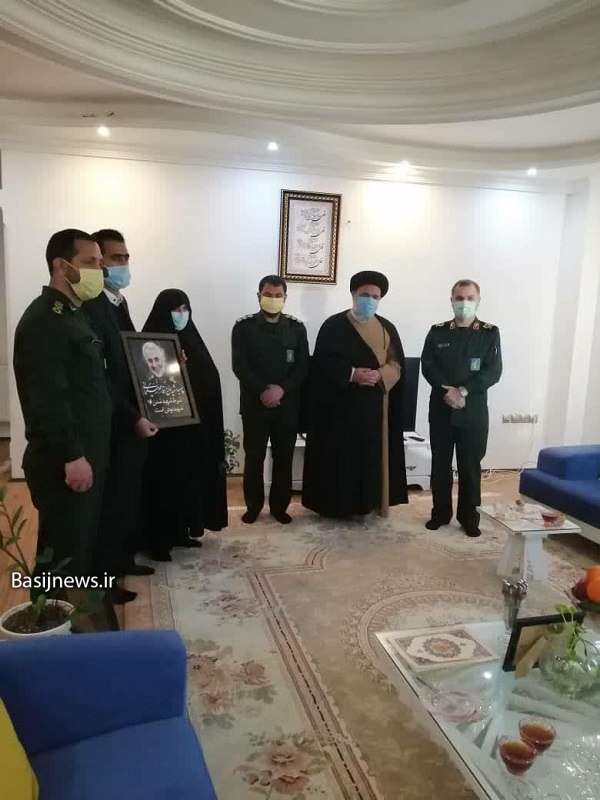 دیدار فرمانده سپاه کربلا با خانواده شهیدعسگری