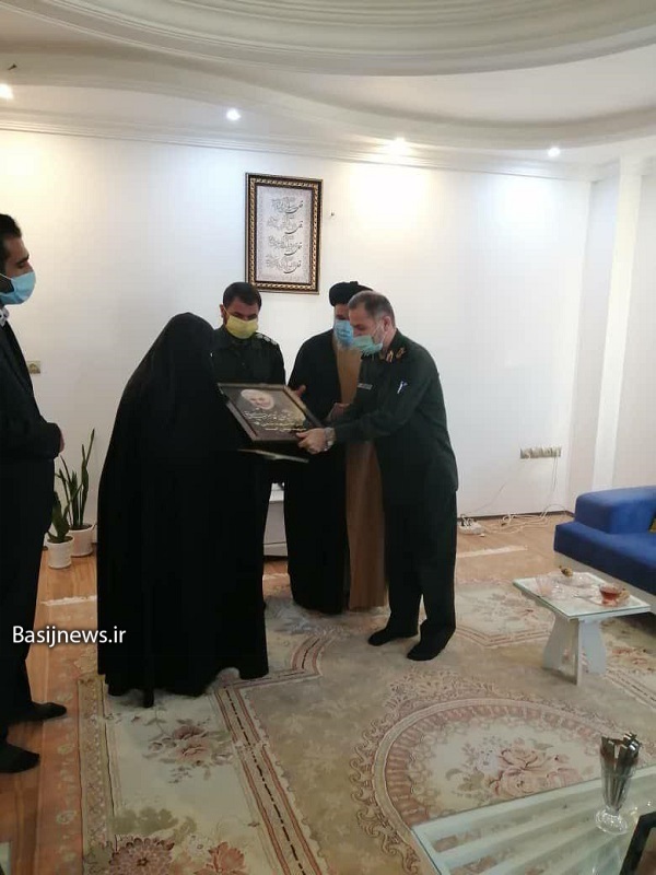 دیدار فرمانده سپاه کربلا با خانواده شهیدعسگری